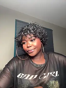 WomanNextdoor1 webcam