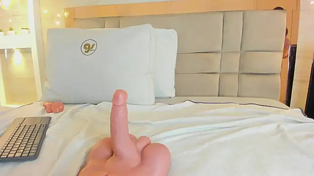chloe_murray webcam
