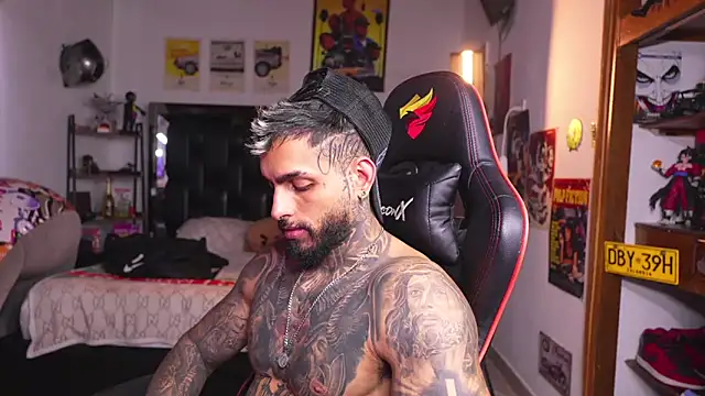logan_hugh8 webcam