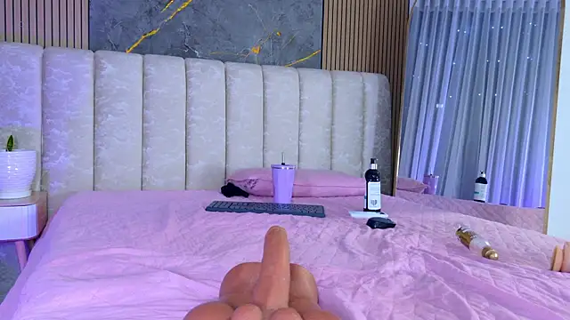 mia_scot webcam