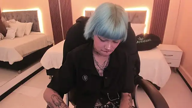 Bela_Craxkerr webcam