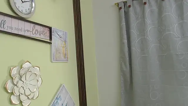 skinnysexy18 webcam