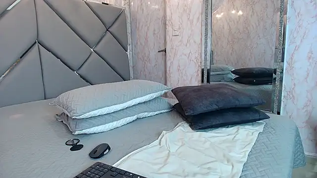 Dolly_boobsy webcam