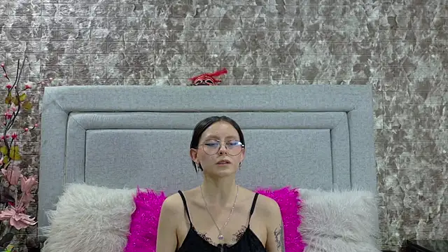 Naomimolie webcam