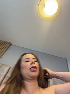 Lorainneqm_ webcam