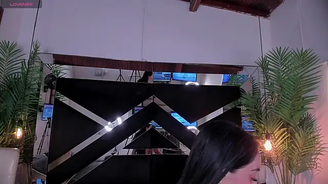emily-fox - Emily-fox's free webcam - UK Sex Cams