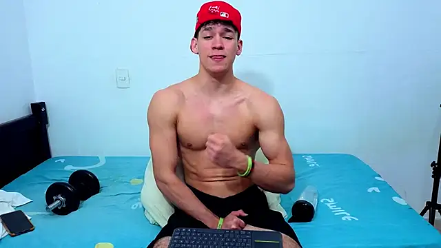 Luke_Muscle webcam