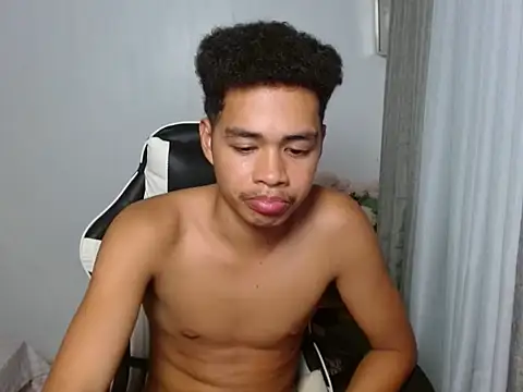 curlyasian_njxx (M twink) - public cum show