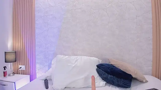 NaomyCollins__ webcam