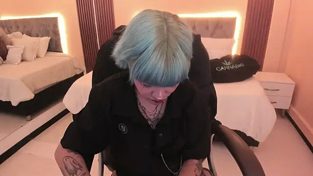 Bela_Craxkerr webcam