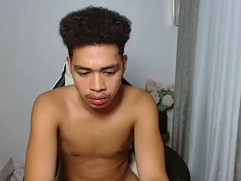 curlyasian_njxx