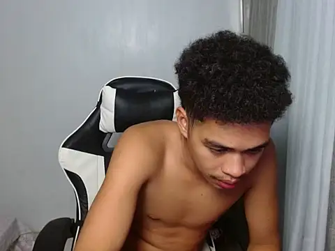 curlyasian_njxx (M twink) - public cum show