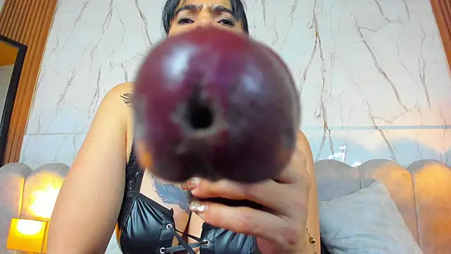 Samantha_Fiire webcam