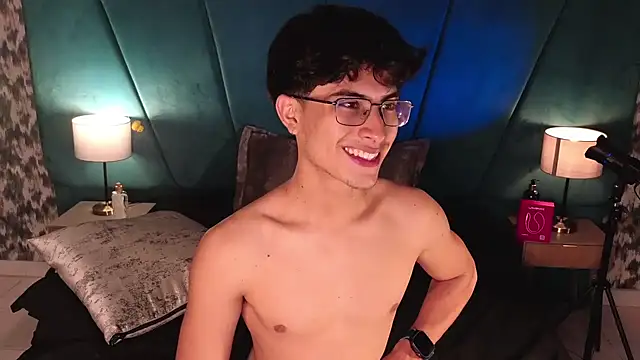 Aaron_Eze webcam