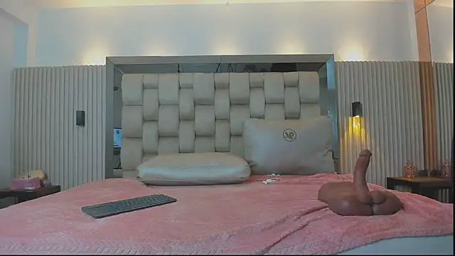 noah_pariss webcam