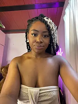 cynthia_es (F young) - finger on my pussy
