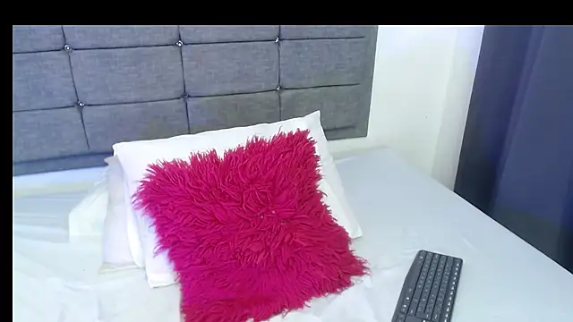 Emily_milfF webcam