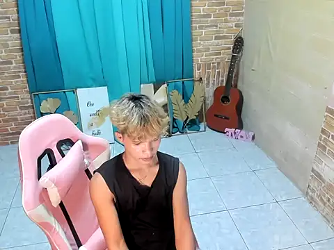 yuri_kun (M twink) - Lets cum together love