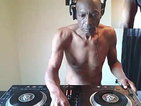 longdick4you8686 (M grandpa) - Tip DJ