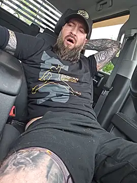 beardedtattood (Ask my age) - Control my toy for 3 mins 😈😈😈