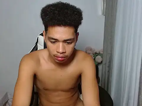 curlyasian_njxx
