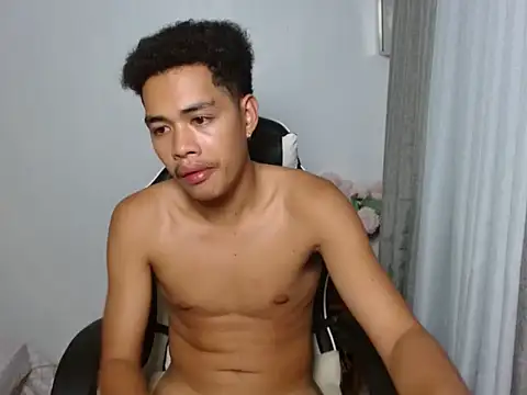 curlyasian_njxx webcam