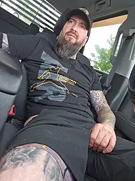 beardedtattood (Ask my age) - Control my toy for 3 mins 😈😈😈