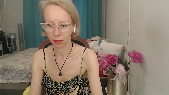 Watch LuxuryNika live on EroticFlix - High definition streams
