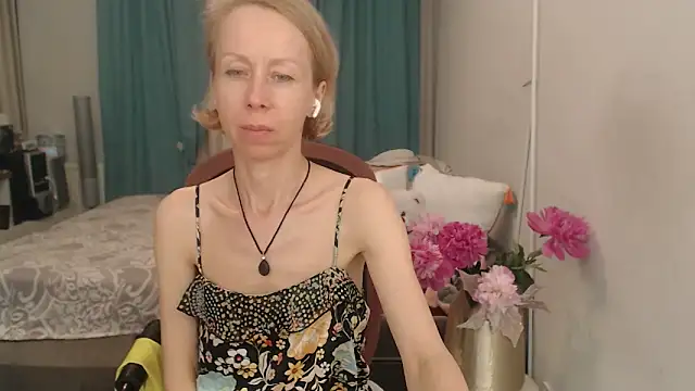Watch LuxuryNika live on EroticFlix - High definition streams