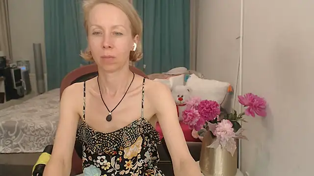 Watch LuxuryNika live on EroticFlix - High definition streams
