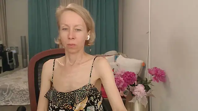 Watch LuxuryNika live on EroticFlix - High definition streams