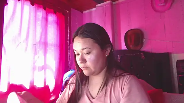 NikkiRous_ webcam