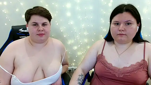 BeckyAndHellen webcam