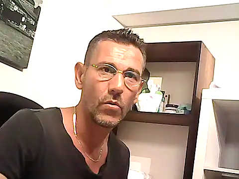 mastercharisma35 (Ask my age) - like tips pls. ı stand up for you.. okey