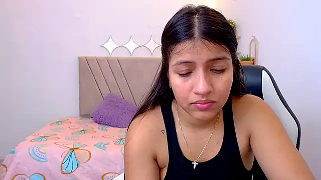 zara_cute live cam on StripChat