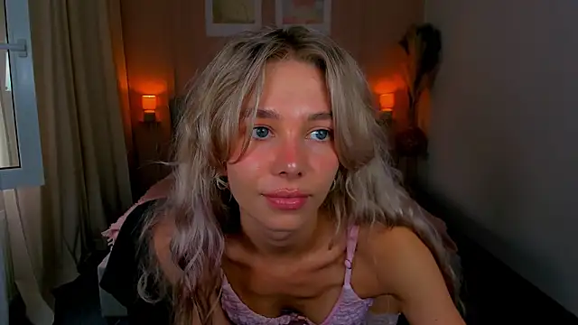 Watch LuluAlis live on EroticFlix - High definition streams