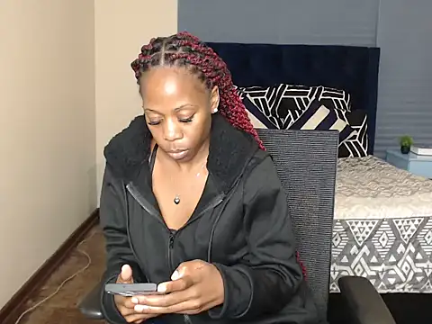 QUEENMANDYY webcam