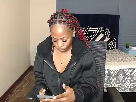 QUEENMANDYY webcam