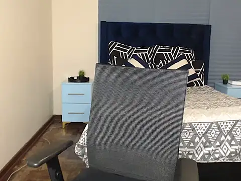 QUEENMANDYY webcam