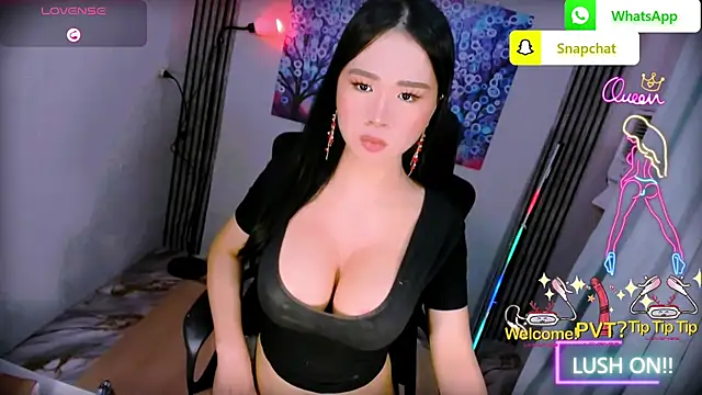 xBigSurpriseLorainex webcam