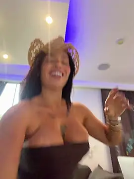 Rafaellaz Live Webcam on Stripchat