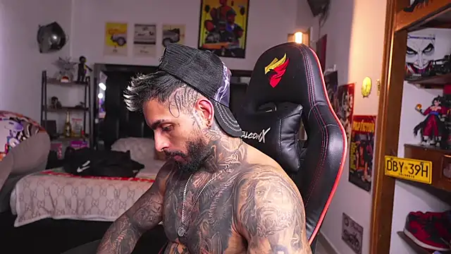 logan_hugh8 webcam