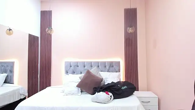 Bela_Craxkerr webcam