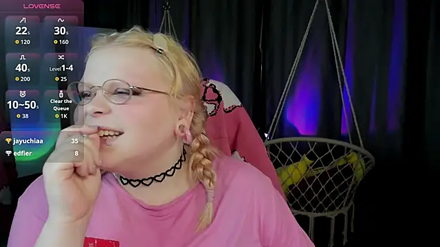 LottieReed live cam on StripChat