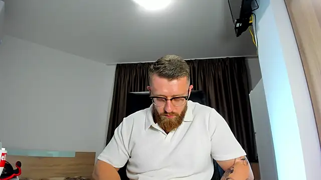 Findom_guy live cam