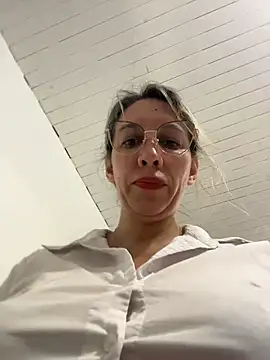 gatitacarlita (F milf) - Show tits