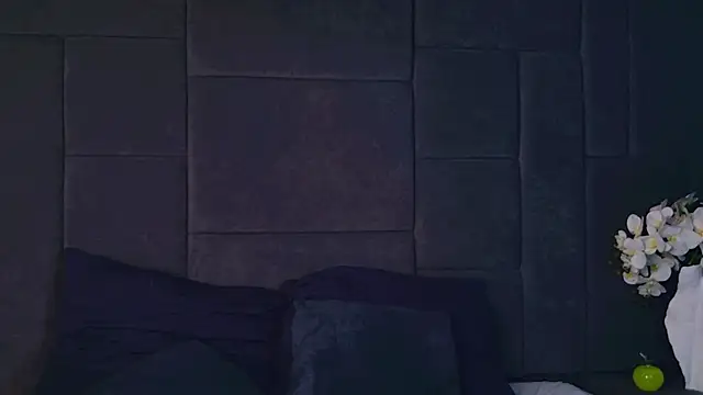 NicoleLuxe webcam