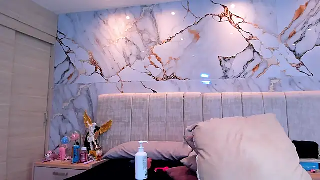 kiana_cream webcam
