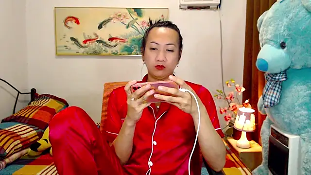 LovelyQueen69 webcam