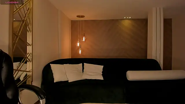 MaryLewis_ webcam